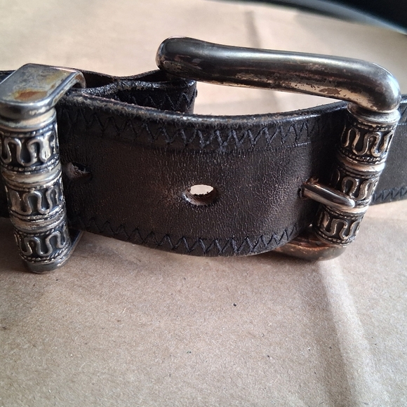 Men's 36" Black Leather Belt With Embellished Buckle - Picture 4 of 6